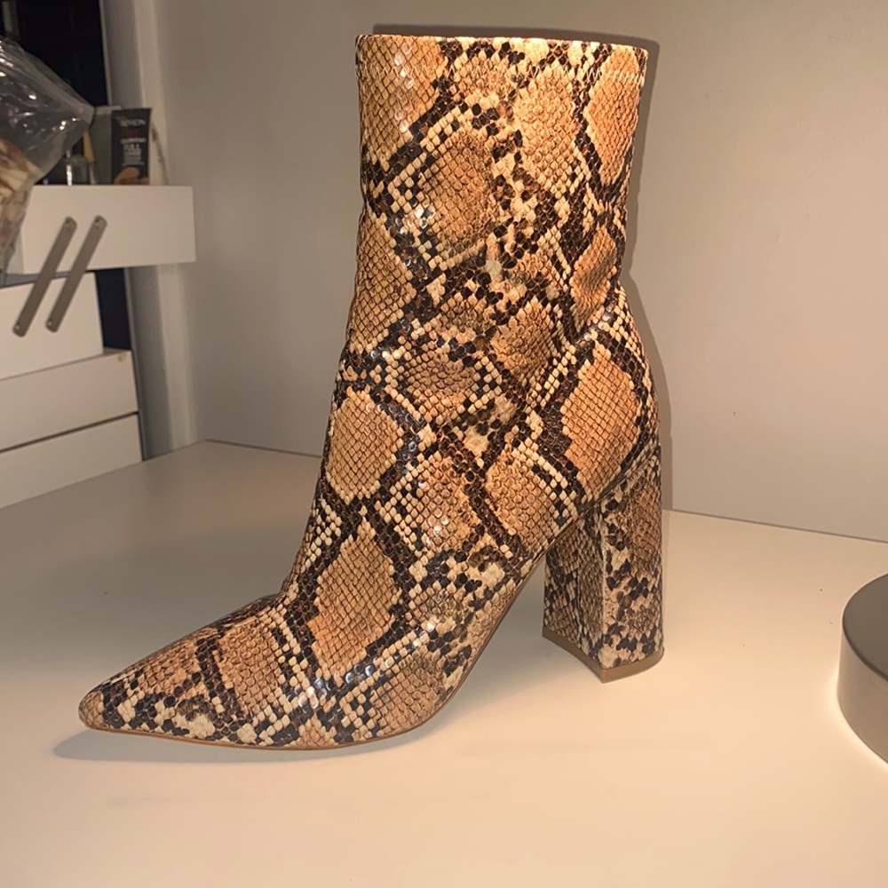 Jeffery Campbell Shoez | Siren pointed toe boots | Brown snake skin! SZ 8